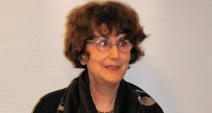 La escritora Cécile Oumhani habla de la situación de las escritoras en el Magreb
