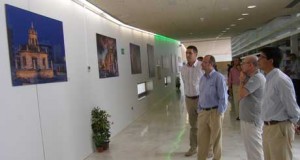 Las paredes del Palacio de Congresos del Toyo se cubren con el Casco Histórico