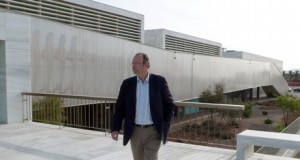 El Polivalente de El Toyo ahora se cambia el nombre