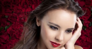Chenoa vuelve a Roquetas más oscura que nunca con ‘Como un fantasma’
