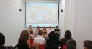 Un cine-forum acerca la realidad de la discapacidad a jóvenes de Almería