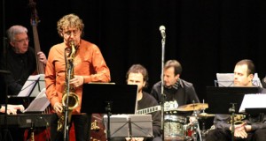 Almería arropa a la Clasijazz Big Band con un lleno en el Apolo