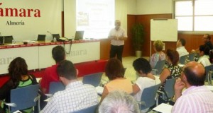 El programa de coaching de la UAL comienza con una clase práctica en la Cámara