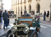 Exposición de participantes de la XIX Ruta de Automóviles Antiguos en Almería