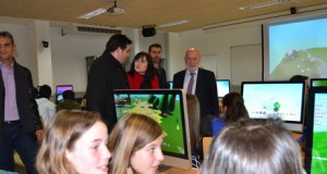 Alumnos de Secundaria, programadores de videojuegos por un día