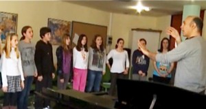 El Coro Joven Ciudad de Almería da nueva vida a concidos temas del pop y del rock