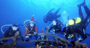 El club de actividades subacuáticas Crised pone un Belén en el fondo del mar