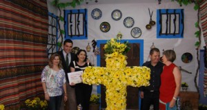 Las Cruces de Mayo le dan color al centro de Almería