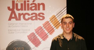 Comienza a sonar la guitarra del Julián Arcas