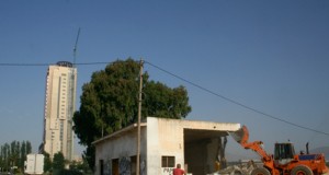La puesta en valor del yacimiento ejidense de Ciavieja comienza con la demolición de un almacén