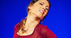 La compañía Ana Morales aterriza en el Apolo con su espectáculo más rompedor