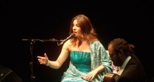 Diana Navarro se pasea por los palos flamencos en Roquetas