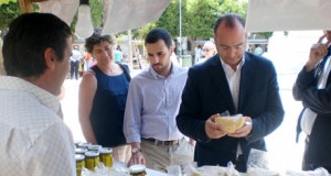 Los productos ecológicos toman la Plaza Vieja