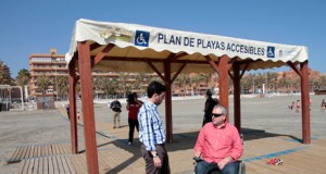 La playa de El Palmeral será accesible un mes antes de lo habitual