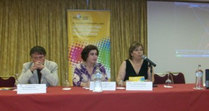 La situación de los jóvenes inmigrantes centra el debate de sanitarios, ONG y asociaciones del Poniente