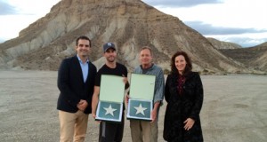 Kevin Reynolds y Joseph Fiennes reciben su ‘estrella de cine’