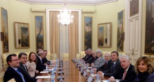 La Comisión de Expertos recomienda establecer un número mínimo de alumnos por título universitario