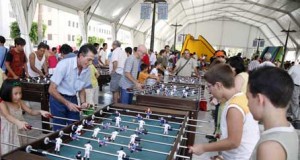 Vivir la Feria en la Rambla con fútbol chapas, karaoke, alfarería, concursos de dibujo, y actividades para todos