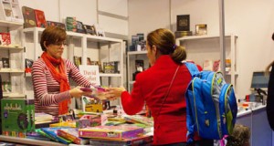 Libros, discos y cómics cambian la imagen de la Plaza Vieja