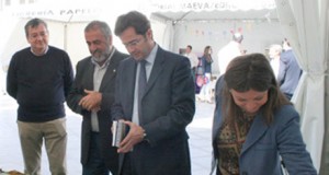 La V Feria del Libro llena de cultura la Plaza Mayor de El Ejido