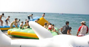 El Palmeral de El Zapillo, territorio para fiestas playeras infantiles