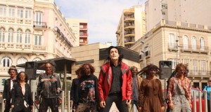 Michael Jackson toma la Puerta Purchena, esta noche tomará el Maestro Padilla