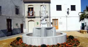 La Plaza de San Sebastián de Lubrín luce figura