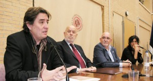 García Montero: eliminar el nombre de Rafael Alberti del Teatro de Huércal Overa «no tiene ni pies ni cabeza»