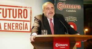 El presidente de las Cámaras de Comercio da su visión de la crisis en la UAL dentro del Foro de las Ideas