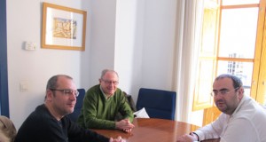 El IEA y la UAL estudian publicar los relatos de alumnos de la Universidad de Mayores