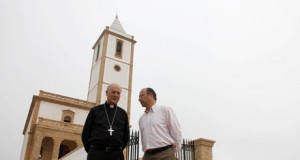 La iglesia de Las Salinas de Cabo de Gata luce un aspecto renovado antes de que acabe su restauración