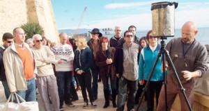 Ilan Wolff plasma el Castillo de Santa Ana con un cáma estenopeica hecha con varias latas