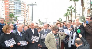 Almería se vuelca con Charlie Hebdo y la libertad de expresión