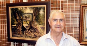 Jesús del Rey da nueva vida a los olivos con su pintura
