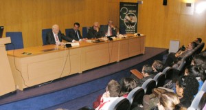 El paro "podría trastocar cualquier visión realista de la Andalucía actual"