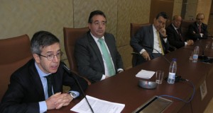 Expertos debaten sobre la venta extrajudicial de las casas hipotecadas en la UAL