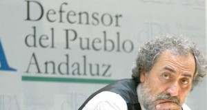 José Chamizo presenta en Almería el libro en el que repasa una vida ayudando a los más débiles