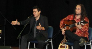 José Salinas se adentra en el flamenco más tradicional en 'Tierra de luz'