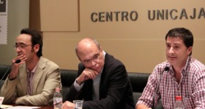 Justo Navarro: «La poesía y la literatura sirven para invocar a los fantasmas»