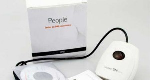 Regalan lectores de dni electrónico a los jóvenes de El Ejido