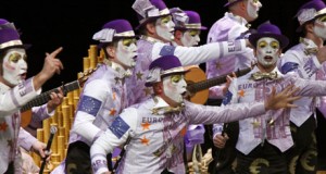 Trece grupos para la final del trece, el carnaval de Almería gana enteros año a año