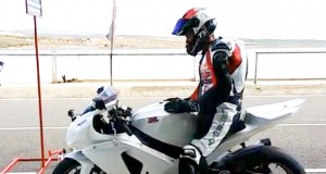 Antonio Maeso vuelve a subirse a la moto tras el grave accidente en la Isla de Man