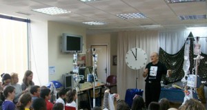 Una treintena de niños hacen más llevadera su enfermedad gracias a la magia