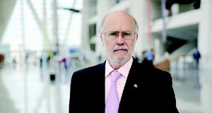 Manuel Toharia defiende la divulgación en los Viernes Científicos