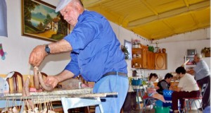 Santa María del Águila recupera la elaboración artesanal de embutidos
