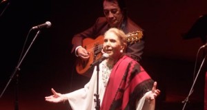 María Dolores Pradera vuelve a enamorar a Roquetas