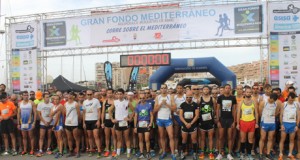 La carretera del Cañarete se llena con los corredores de la II Mediterráneo Popular Running