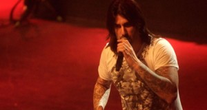 Melendi cumple con las expectavitas en su concierto de Roquetas