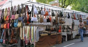 El Bulevar de Vícar acoge el I Mercado de Saldos durante el fin de semana