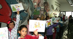 Los niños le contagian la alegría al mercado de Santa María del Águila